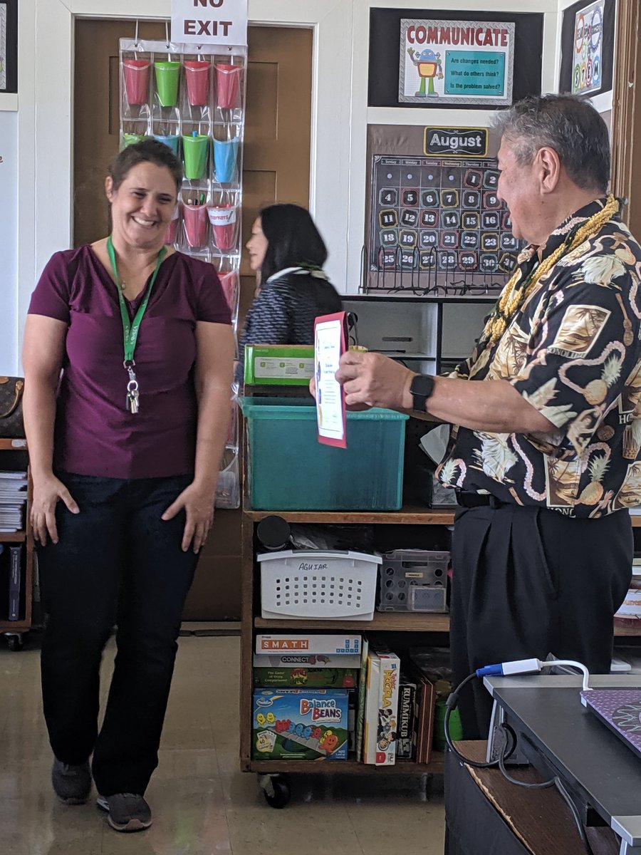 NoheaMs's tweet photo. What an amazing opportunity for @kumuaguiar's class! Today @hilounionschool they were presented an adopt-a-beehive certificate by Chef Alan Wong & Professor Lorna Tsutsumi. #UHH #buildingcommunitypartnerships #sustainability #Beesareimportant https://t.co/l9imnbaqux