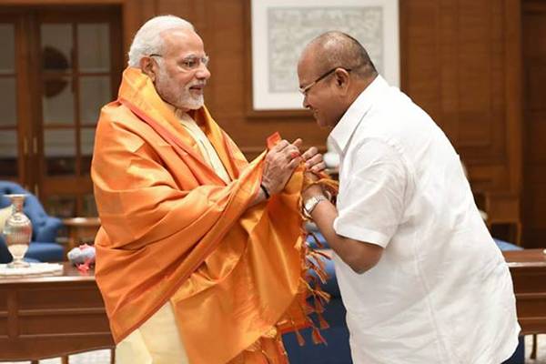 ఆంధ్రప్రదేశ్ బీజేపీ రాష్ట్ర రథసారథి,మాజీ మంత్రివర్యులు శ్రీ కన్నా లక్ష్మీనారాయణ గారికి బీజేపీ ఆంధ్రప్రదేశ్ తరఫున హృదయపూర్వక జన్మదిన శుభాకాంక్షలు..

సదా దేశాభివృద్ధికై మీ ఆలోచనకు,
మీ ఆచరణకు,మీ ఆశయ సాధనకు ఆ భగవంతుని ఆశీస్సులు ఉండాలని కోరుకుంటున్నాము.. @klnbjp