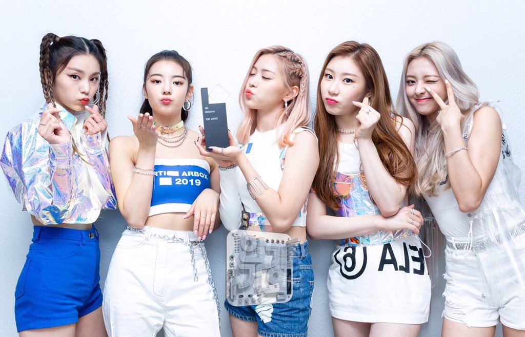chaerpics's tweet photo. inkigayo pd note https://t.co/c1ZfzlyvZH