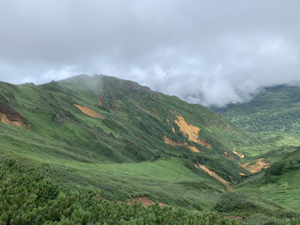 TK_sangaku's tweet photo. 8/11山の日は、富良野岳へ登山に行きました⛰🌋
この日は3年生最後の登山でした。

最高の気温、それから雨もなく、最後を飾るのに相応しい日でした！

会長からです。
生まれて初めての部活でしたが、不安も無くとても楽しかったです😋
素晴らしい先輩方のおかげだと思ってます！

ではさようなら👋 https://t.co/pBxjvOpYGi