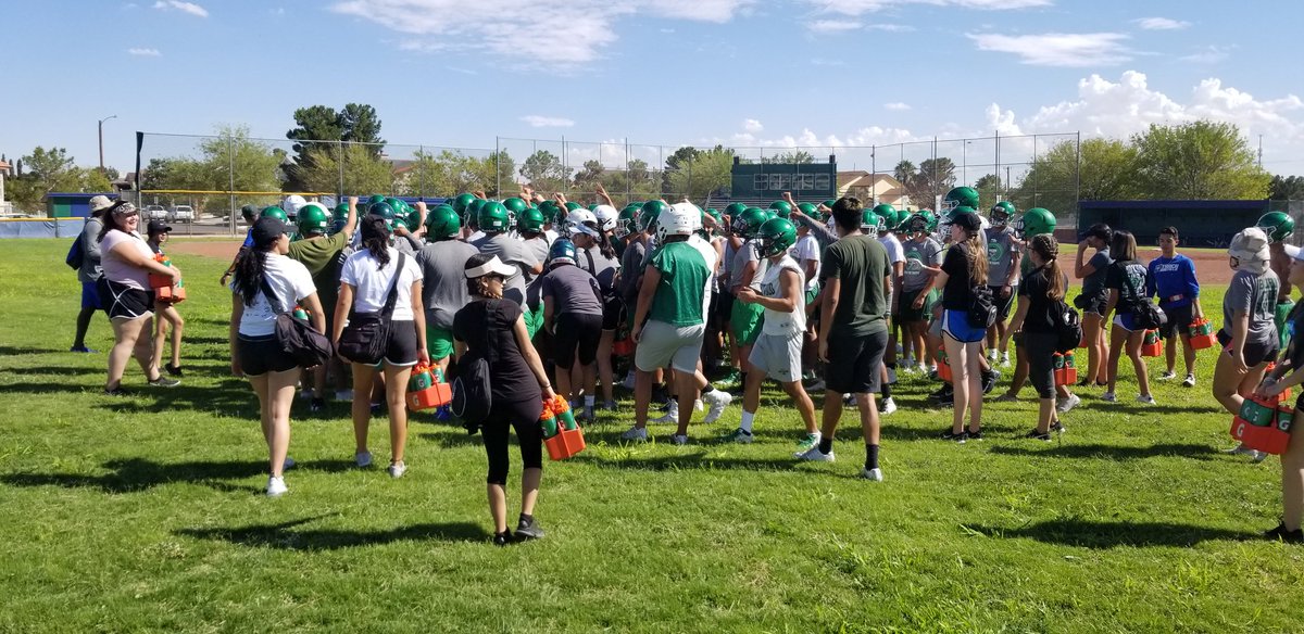 RAMS_sportsmed's tweet photo. High School Football has OFFICIALLY begun! Thank you crew for taking care of our @MontwoodFB. 🏈 #acclimatizing #h2o #thatsunthough ☀️🥵💧 https://t.co/6WdbvJv3tq