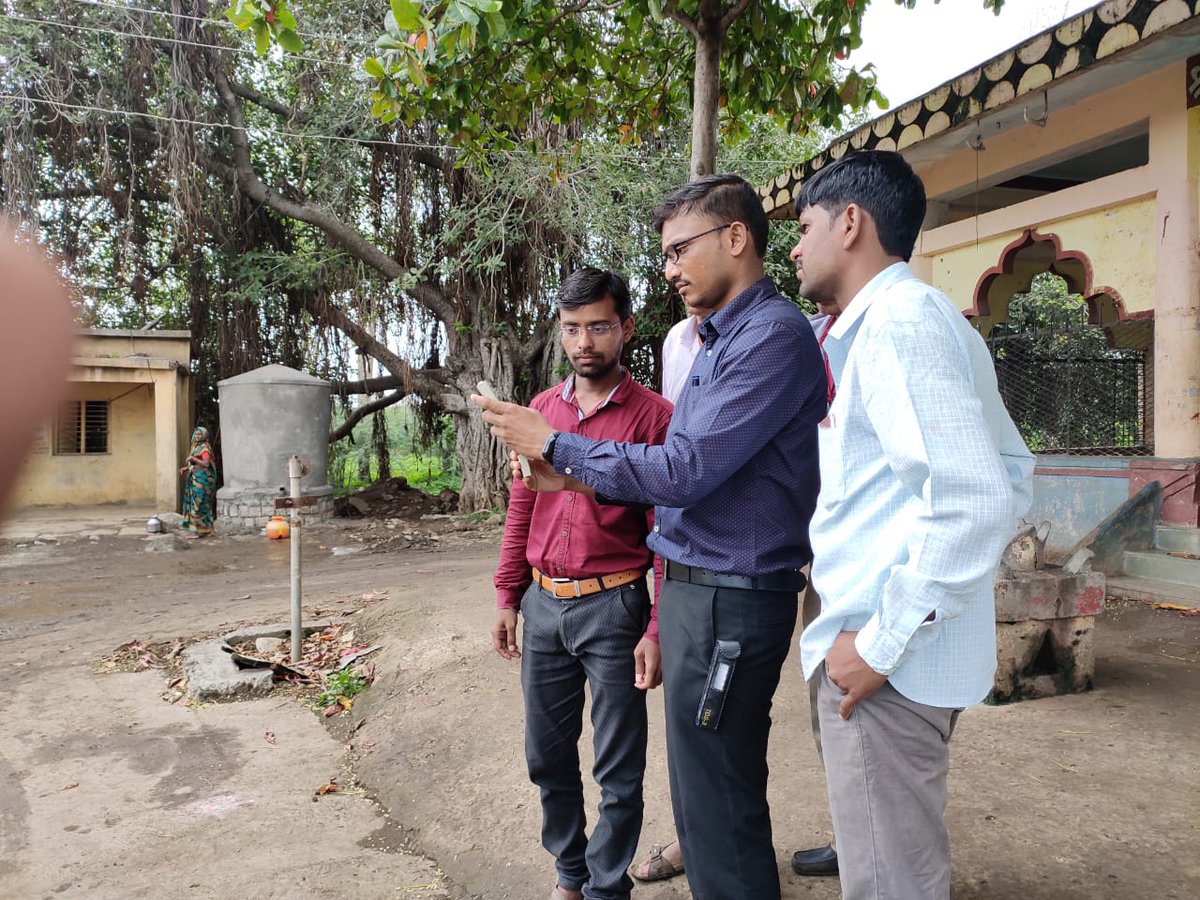 PiramalSarvajal's tweet photo. Our @MVSTForg team in villages of #Nandurbar and #Osmanabad with AshaGroups SHGs demonstrating use of electrolyzer and conducting PRA activities spreading awareness on adoption of #safedrinkingwater https://t.co/Xefs0bL2cg