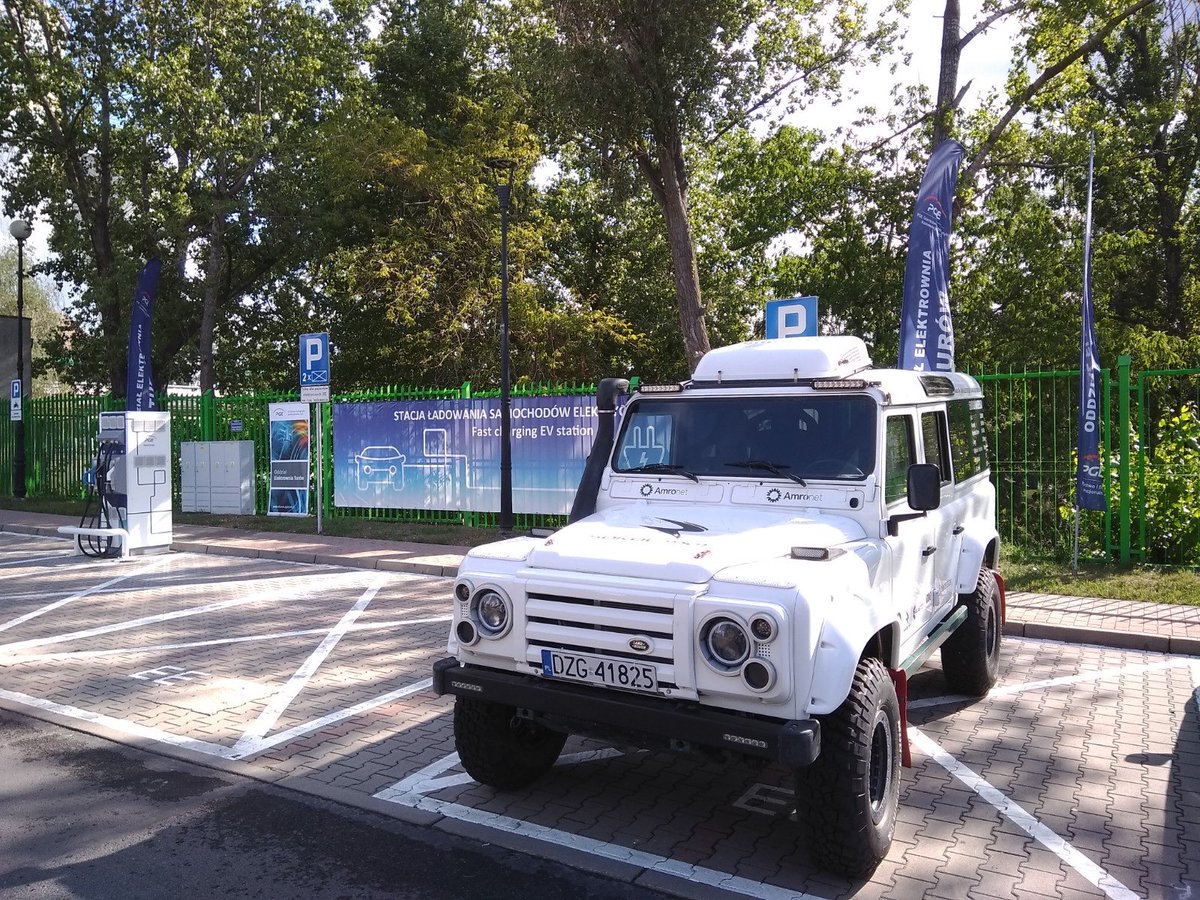 ZKlaster's tweet photo. Nasze auto Sokół4x4 uczestniczy w oddaniu do użytku pierwszych ładowarek elektrycznych należących do Elektrowni Turów! Elektromobilność wkracza w kolejne miejsce w naszym regionie! #sokol4x4 #offroad #samochod #electric #zklaster #hubinnowacjizgorzelec #klasterenergii https://t.co/9z2kB9JNEo