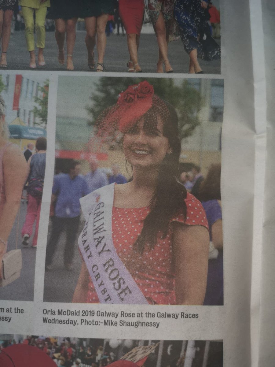 GalwayRose_'s tweet photo. Last photo from this week’s @galwayad from @Galway_Races Isn’t our lady in red amazing? Thanks so much to everyone who helped Órla..
Headpiece @Gduggandesigns
Hair/Makeup #hairat74
Beauty/Nails @NBNGalway
Tan @CatwalkHQ
Jewellery @tippcrystal
Clutch #glitzibitz @Eyresqcentre https://t.co/EEKfv0zw5q