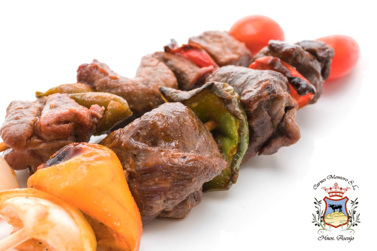 Nuestros elaborados frescos, como los #pinchitos de pollo o cerdo, son perfectos para hacer brochetas a la parrilla y dejar a tus invitados con la boca abierta...🤤😲

¿Te apuntas a la mejor carne?

#carnesmontoro #parrilla #brochetadecerdoyverduras #calidad