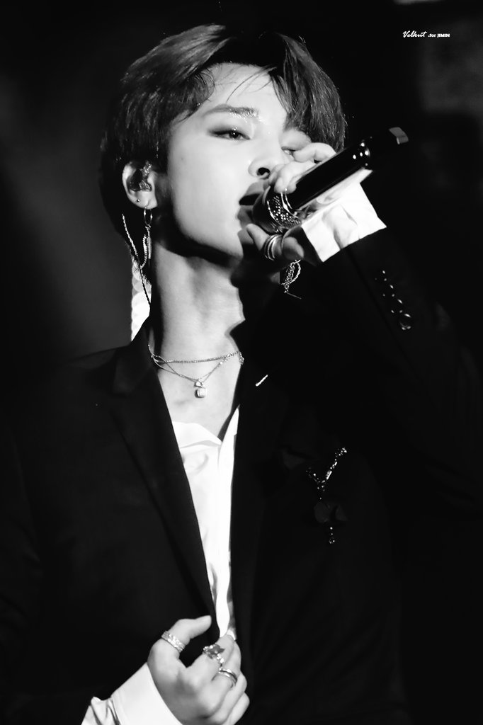Velkut's tweet photo. 190811 롯데패밀리 콘서트
노래할 때 넘 예뻐🐥🎶

(마젠타...마젠타...!!!!!!😬)

#지민 #JIMIN #방탄소년단 #BTS 
@BTS_twt https://t.co/EywYkyFtOW