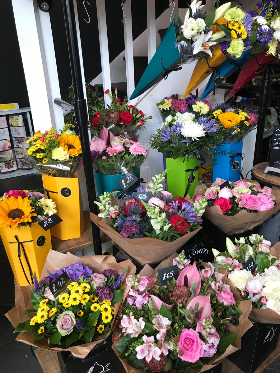 TurnersFlorists's tweet photo. Our pre-made #bouquets are waiting to be picked 🌻 whether you're looking for a quick gift on the go or an extravagant bouquet, chose from our range of flower cones, huggable boxes and hand-ties. Which is your favourite? 💐 #giftonthego #flowers #hammersmith https://t.co/StiXboKBV7