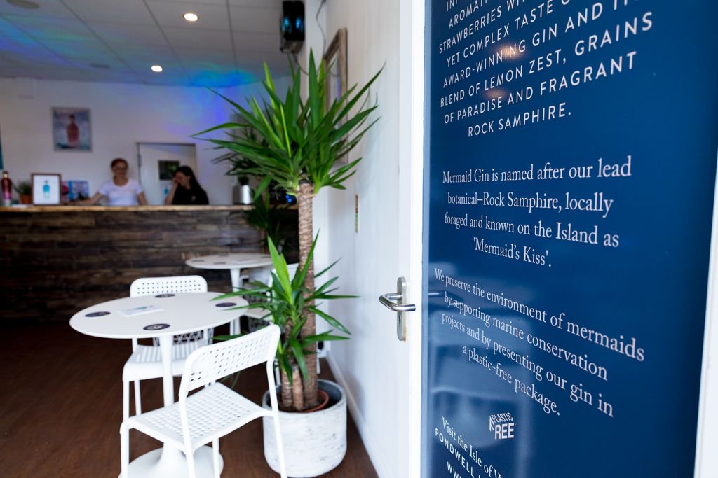 iowdistillery's tweet photo. Have you discovered our not-so-secret pop up bar yet? 

Come by for a chilled out Mermaid &amp; Tonic or to purchase a bottle 🍸😎

#mermaidgin #cowesweek #cowesweek2019 #freeyourspirit https://t.co/x7NJEShVk5