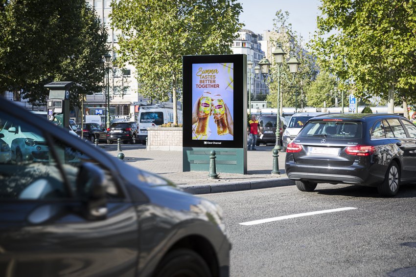 BMO_Belgium's tweet photo. ☀️Summer tastes better together☀️ with @Lipton 
#lipton #summervibes☀️ #DOOH #digital #advertising #softdrink #icetea #icetea🌱 #oohinspiration #oohsummer #clearchannel https://t.co/4efywsMYrt