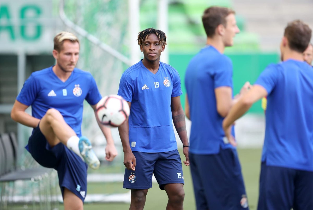 moubandjef's tweet image. Getting 🔙 on track , little by little 🏃🏾‍♂️💨 ⁣
Focused on tonight’s game against Ferencvaros to keep on believing in a @ChampionsLeague qualification 🦁💙⁣
⁣
#Dinamo #Zagreb #Modri #UCL  🇭🇷