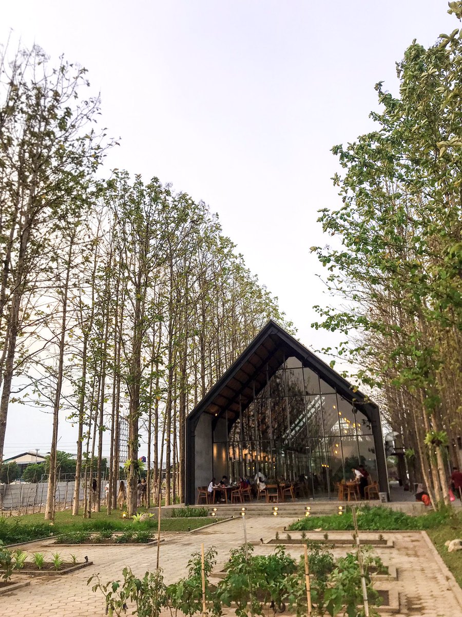 FilosoviaEfa's tweet photo. seneng kalo ada cafe dkt rumaaah :”) mau nongki gampaaang. Bagus tempatnyaahh @grandisbarn 🍂🍁 https://t.co/ShiRwRRIsL