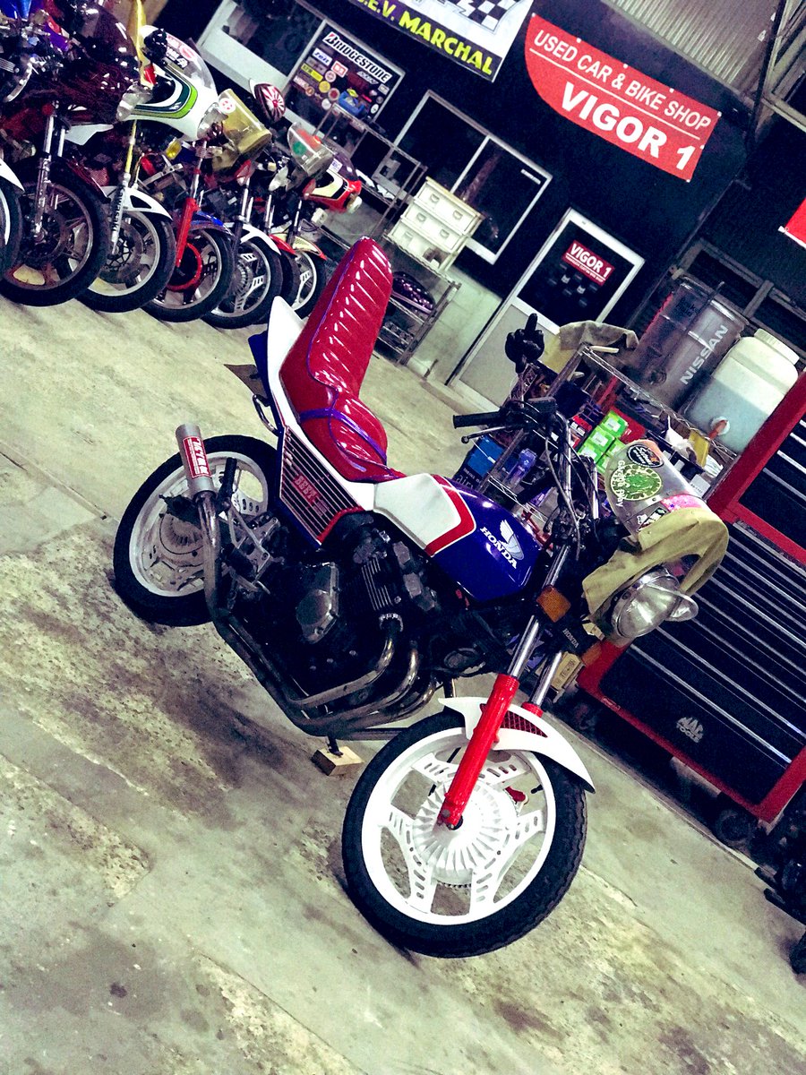 XroXkw's tweet photo. cbx400f 売ります‼️ https://t.co/lF9IsuzKQi