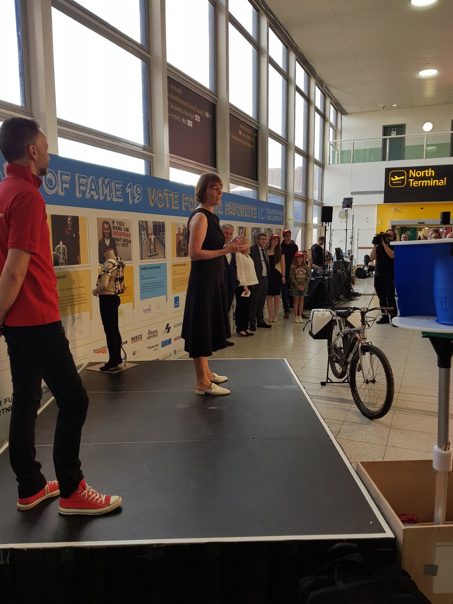 LAElizabethR's tweet photo. We are @Gatwick_Airport for the National Launch of The Primary and Secondary Engineer Leaders Award 2019-2020 come and join us or follow us on the live Facebook Event on the following link https://t.co/GuyyflG2qn @Leadersaward @primaryengineer https://t.co/xclpladBON https://t.co/u9T1TsbMGG