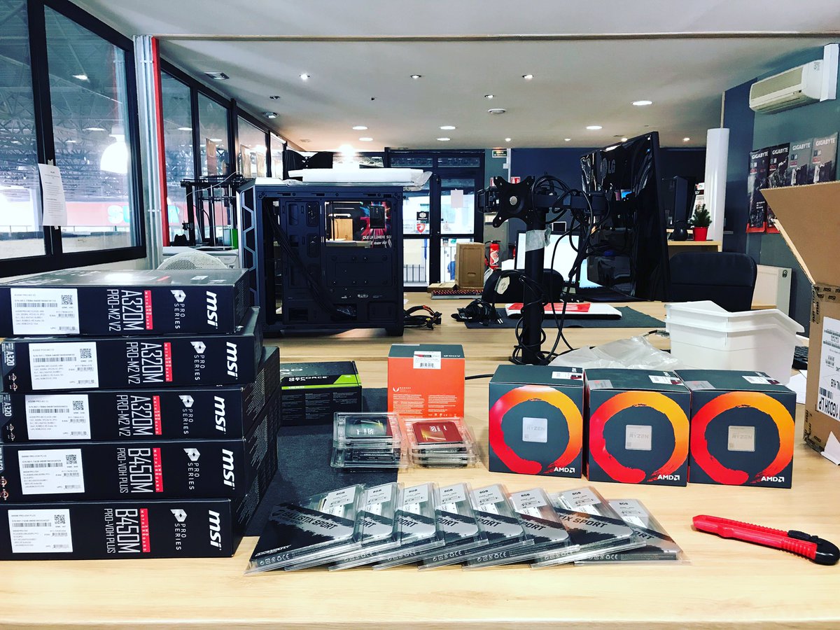 micro762's tweet photo. Len’s Pc Gamer, un pc évolutif et sur-mesure assemble en Normandie 👌🏼 On est là pour tout prendre ensemble 😇😅 Retrouvez-nos réalisations partout sur @amazon et @cdiscount
Mais aussi en boutique chez #micro76
#amd 😘❤️
#msi 🐉
#Ballistix 😎 https://t.co/Nfjytu5abM