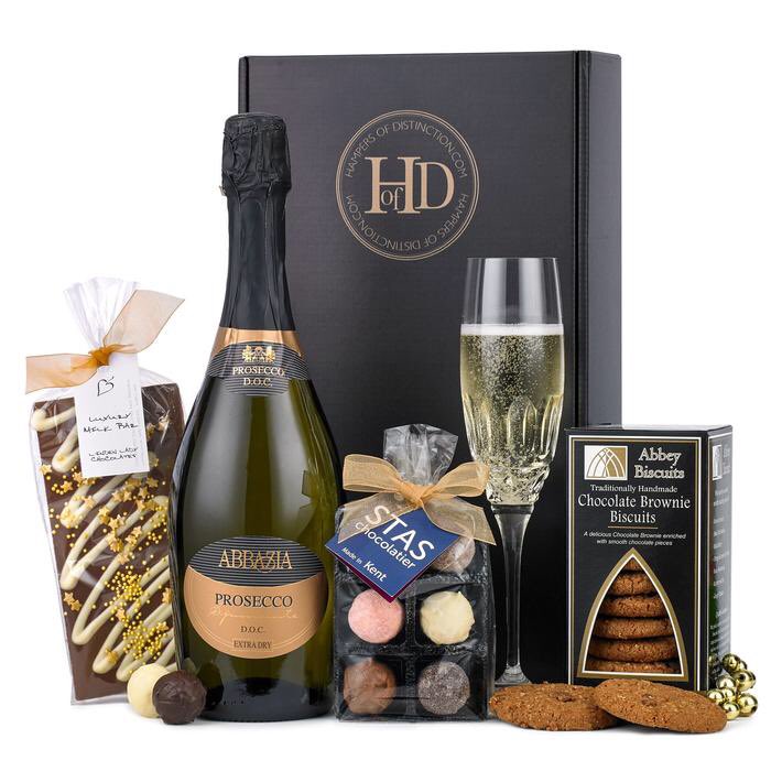SimplyUtopia's tweet photo. It’s #LeftHandersDay AND #NationalProseccoDay 🎉 go on, treat yourself 🥂 currently on sale for £28.80 with free delivery 🚚 https://t.co/0jUMrF3vZm #simplyutopia #TuesdayThoughts #TuesdayMotivation #freedelivery #sale #treatyourself https://t.co/4OR0ETl4lA