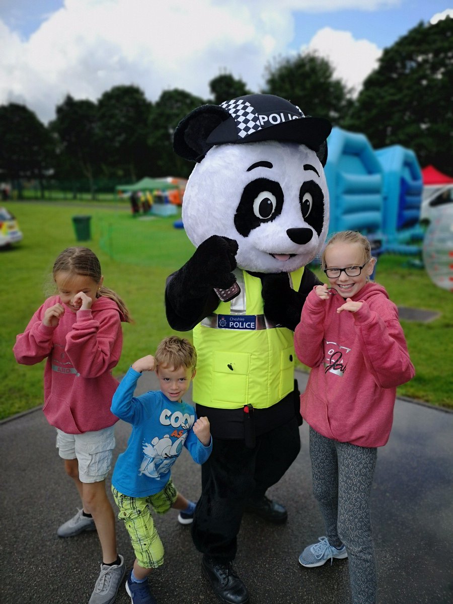 LfordEastPol's tweet photo. All going on at VPX today
Pc Panda learning some boxing skills with Hook and Jab #PCPanda #VPX2019 #HookAndJabBoxing https://t.co/FX3Orueov2