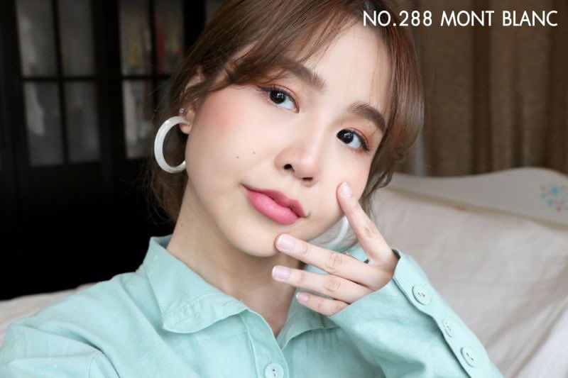 fhay_cotton_h's tweet image. เรื่องลิปสีแน่นๆ เนื้อแมท แต่เบาสบายสบายปาก ต้องยกให้ รุ่น Color Riche ของ Loreal เลยแหละ!! วันนี้เลยหยิบมาสวอชให้ชมกัน 4 โทน มีทั้งโทนแดง ส้ม ชมพู ม่วงพลัม ค่อนข้างติดทนเลย มีเติมระหว่างวันบ้าง แต่เติมต่อได้ไม่เป็นคราบน้า #ColorRiche #LaBrick #LoralParisTH