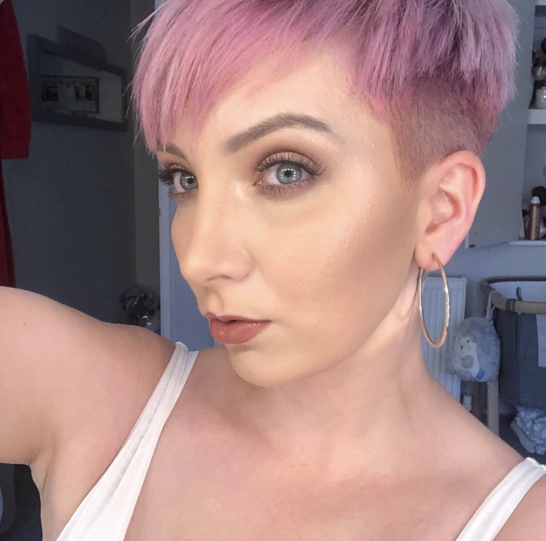 #HeadromanceSelfie from the lovely @liakenney - that #PinkTone though! 👌🏻
#Headromance #HairSalon #Havant #LoveYourself
#Goldwell #Colorance #PinkHairDontCare #IAmGoldwell <a href="/GoldwellUK/">Goldwell UK</a>