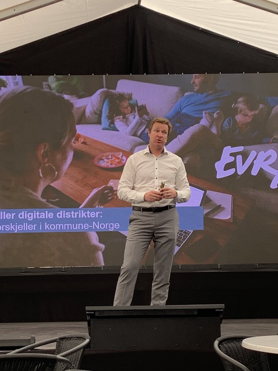 unnistro's tweet photo. Venter du på full enighet graviterer du mot ingen endring sier @perhove hos @Abelia_NHO #kommunenorge #digitalisering https://t.co/vlxe80NrsQ