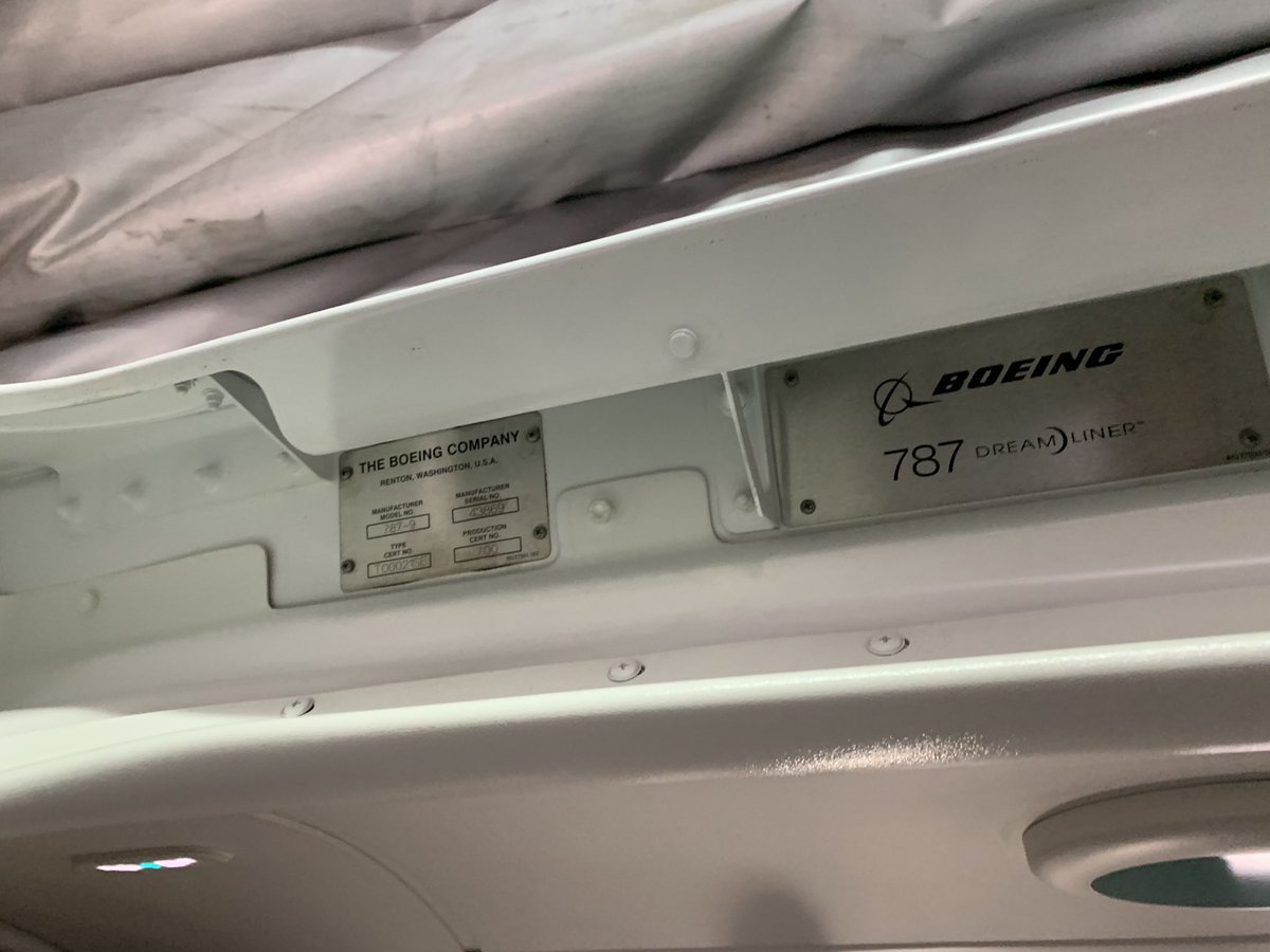 kuroboshi_ana1's tweet photo. Now Boarding !!
それでは、行ってきます✈️🇯🇵
#みんな大好きana
#ja879a
#nh886 https://t.co/opb9Hox5yk