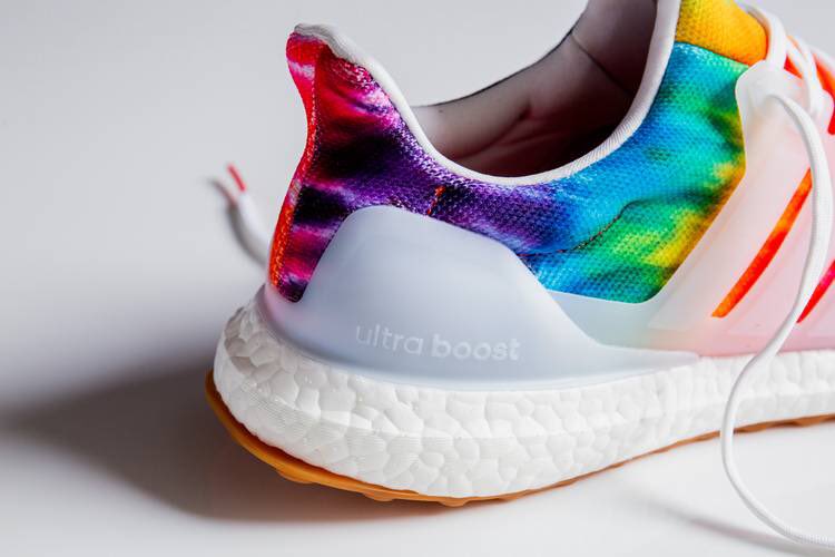 pinku_tai's tweet photo. Nice Kicks x adidas งานมัดย้อมเค้ามีเตรียมมาเสิร์ฟแล้วเหมือนกันจ้า 🌈💕โดยการนำรุ่นฮอตฮิตอย่าง UltraBOOST   มาทำชื่อคอลเลคชั่นว่า Woodstock สดใสมากๆ ให้ 10+ ไปเลย

เริ่มขาย 17 ส.ค. ที่นี่ https://t.co/PMK1qVEDtf https://t.co/SnSLHfc3vb
