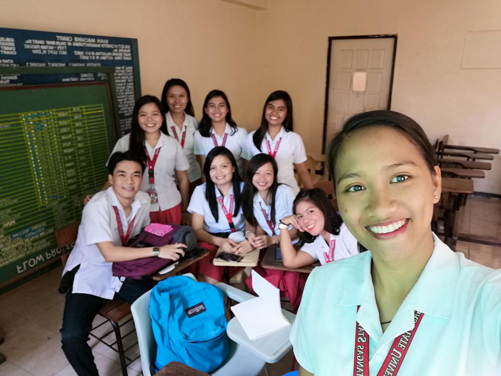 Mawiii_101010's tweet photo. Waaaahh! Fifth year naaaa🧡😍
#HailtheREDandWHITE https://t.co/lZaTG050by