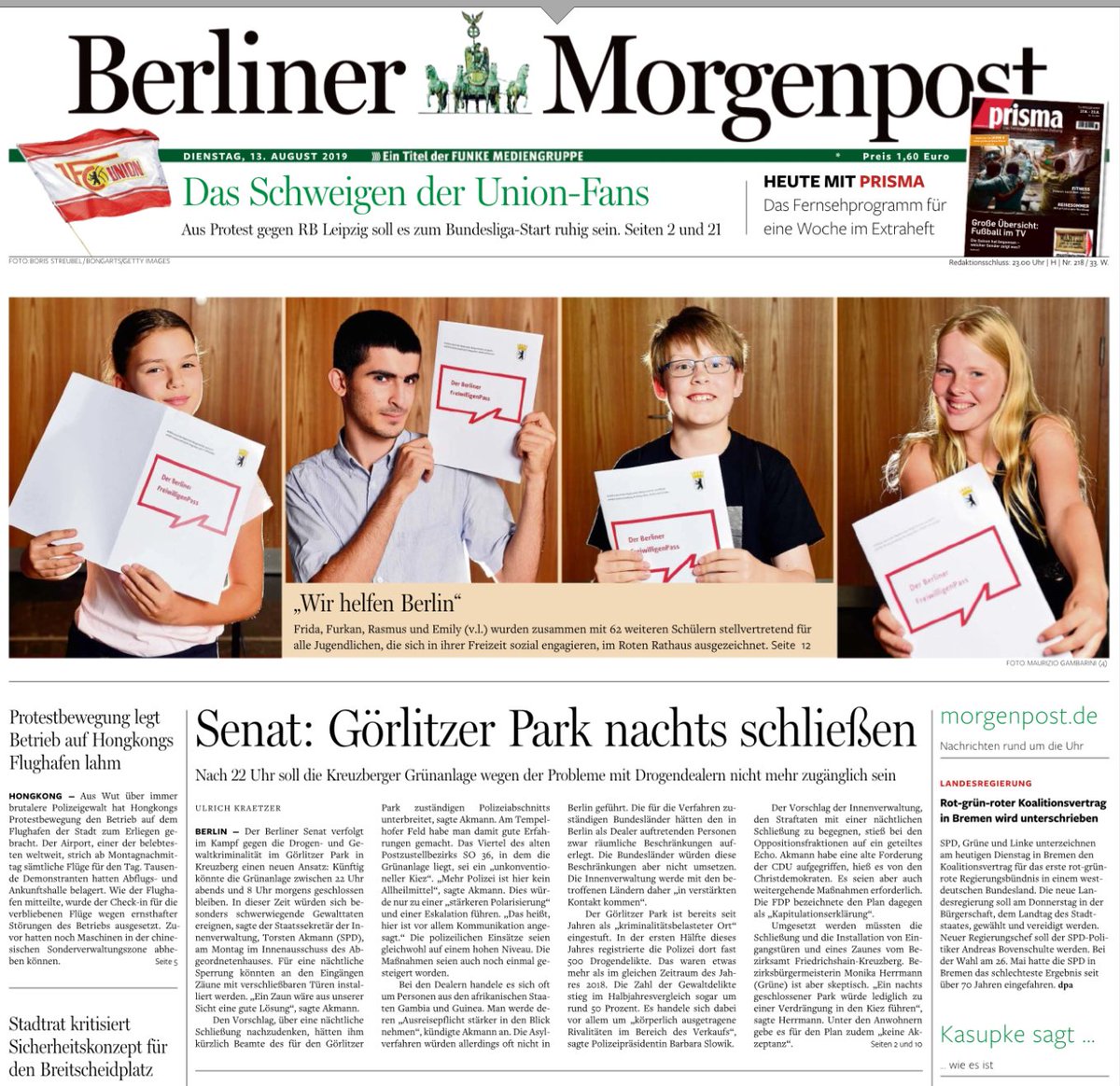 AlexanderDinger's tweet photo. 66 Mädchen und Jungen wurden von Sozialsenatorin @ElkeBreitenbach mit dem Sozialpass ausgezeichnet. Tolle Aktion und tolle Fotos vom Kollegen Gambarini. Dafür räumen wir gern die Titelseite frei ✊. @alexandermwe @Tobias_Kisling https://t.co/clwXGBGtJH