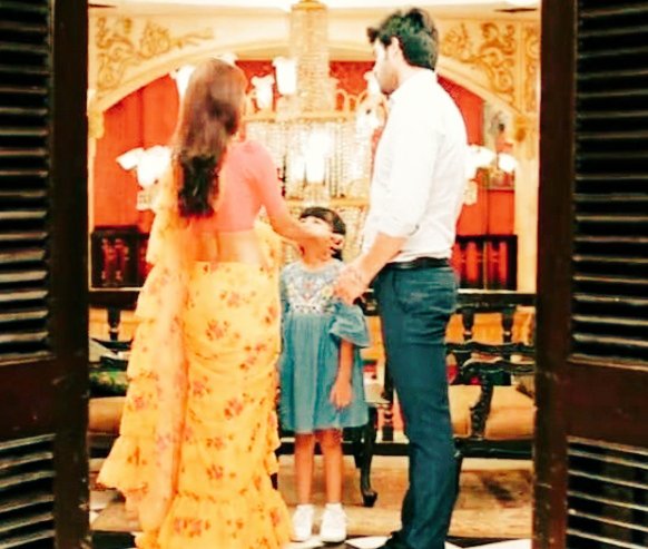 Nimmi99949212's tweet photo. Love too see them as basu family #AnuragBasu #prernabasu & kuki basu
#ParthSamthaan #EricaFernandes #KasautiiZindagiiKay @LaghateParth @IamEJF https://t.co/IZxv2DPHiJ