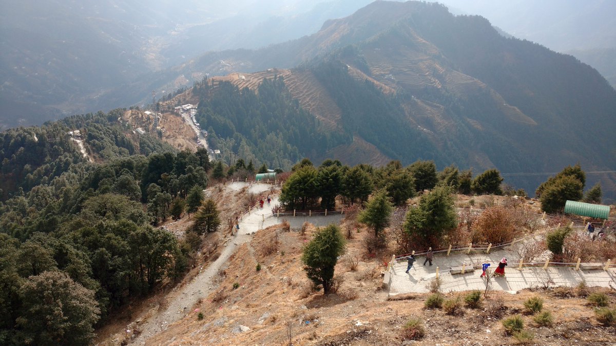 TravelDiva16's tweet photo. View of #Surkandadevitemple trek in #Tehrigarhwal district of #Uttarakhand.
#treklover #travellover #mountainlover #himalayanlover #traveldiva
#TuesdayThoughts #TuesdayMotivation #Sridevi #TheParadasong https://t.co/RrsbHkExZz