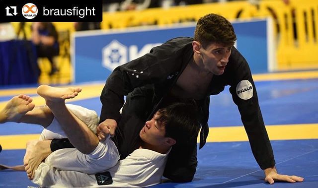 TenmeiOnline's tweet photo. #Repost @brausfight
@aritabakbjj ✨.
♾
https://t.co/V0Gpymf8KB
. . .
#BRAUS #LivingJiuJitsu #BrausFight #TheFightNeverEnds
#TheDailyGrindIsReal
#ResilienceMakeDreamsReality
#RealBrand https://t.co/HqUZFp41Oh https://t.co/S3PgyoPVBg