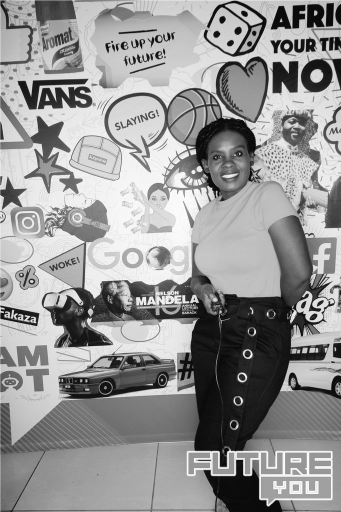 Drop your favourite BLACK AND WHITE picture and follow everyone who likes it.