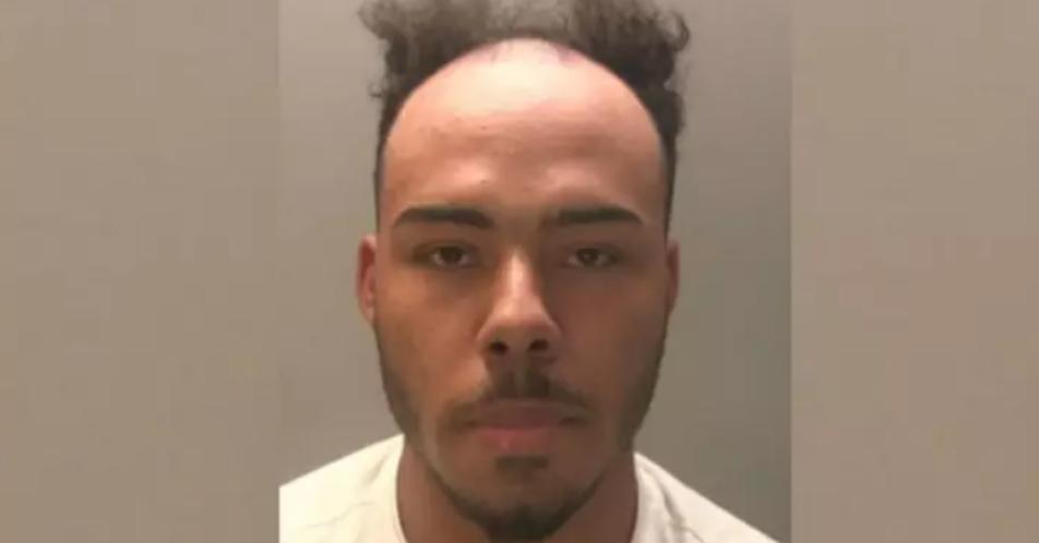 Police issue warning after people mock wanted man's hair.
ladbible.com/community/vira…