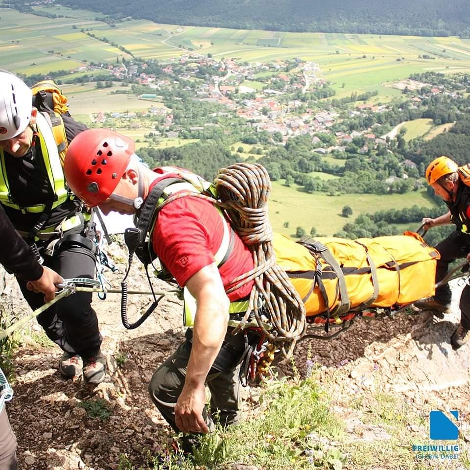 FreiwilligenWeb's tweet photo. Freiwilligenkalender 2019 – KW 33!

Vielen Dank an Concordia Volontariat &amp; Bergrettung Landesorganisation NÖ für euer Engagement im In- und Ausland, sowie in den luftigen Höhen unserer Berge!

Vielen Dank dafür! ❤️

#Freiwillig | #Volunteering | #Freiwilligenkalender2019 https://t.co/W0xKWi5nPp
