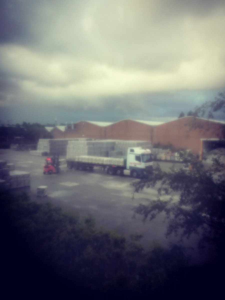 pollyjo12's tweet photo. Lucky Peej.. just got in and saw the impending wetness heading thisaway #dodgedit https://t.co/4yJlzrXTiS