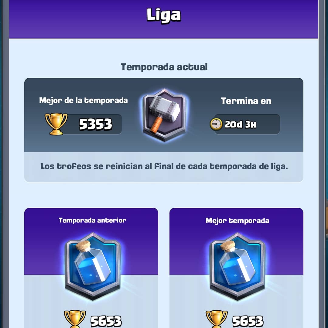 No entiendo que me critiquen por tener casi 44 años dos hijos y jugar al #clashroyale , prefiero ver vídeos de @withzack @sokingrcq  o @varik0 que ver telenovelas aburridas. Y no me avergüenza. #megustaclashroyale