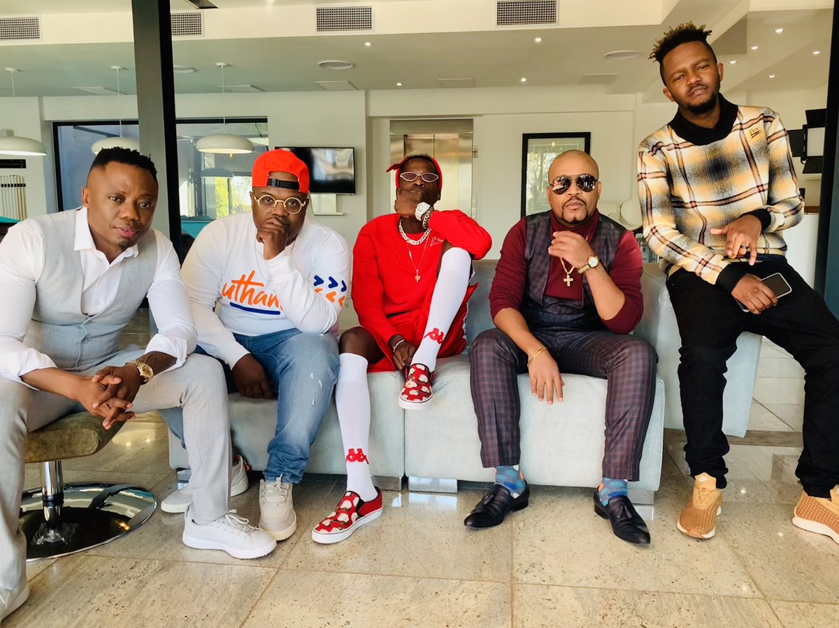 BEAST_RSA's tweet photo. ๐๐ถ ze ๐ฎโฝ๏ธ #UthandoMusicVideo https://t.co/k6YbUl3Esu
