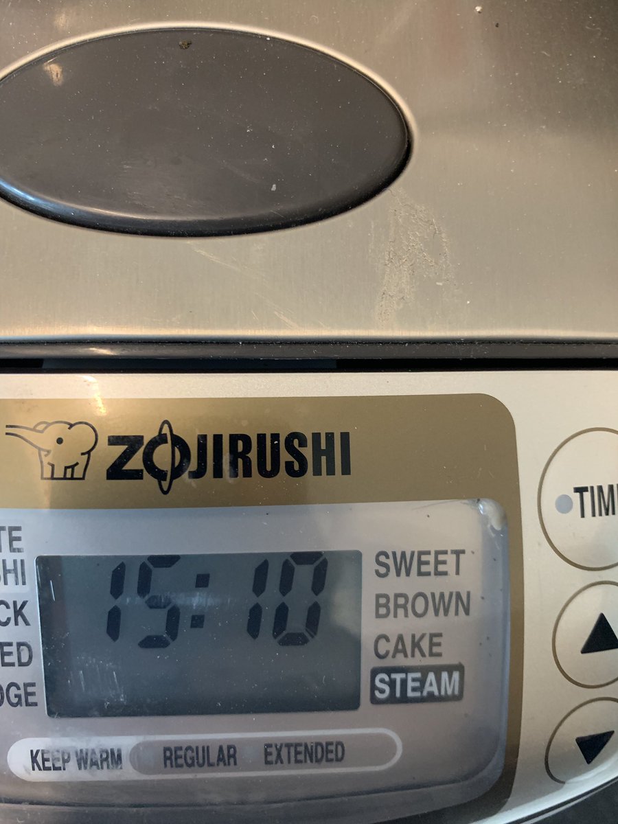 Vineesree911's tweet photo. @RentokilPCI thank you Pci for providing such run down cockroach treatment that there’s a white roach gone inside my rice cooker display and I don’t know how to get it out.  Check the right hand side top corner of the display.  Applaud for Rentokil. https://t.co/l0Ko1mxKCQ