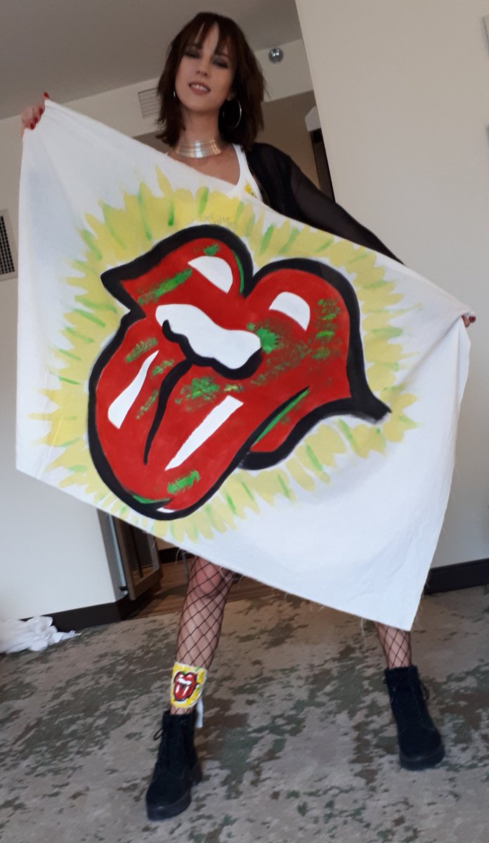 madeline_zerbe's tweet photo. Finally made it to where I belong. In pit 2 at a Stones show. All my dreams have come true. 😝🤘
@officialKeef @RollingStones @MickJagger @ronniewood &amp; Charlie https://t.co/d9SLbMYtap