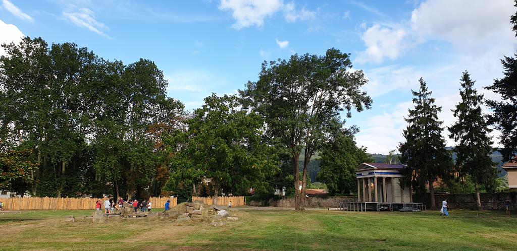 aguecan's tweet photo. Ayer el campamento festero gozaba de una gran actividad constructiva. El sueño hecho realidad, somos una Fiesta de Interés Turístico Internacional. Del 23 de agosto al 1 de septiembre os invitamos a disfrutar de nuestra gran celebración. https://t.co/M0tRpSxdXa https://t.co/S0cgSMrJUG