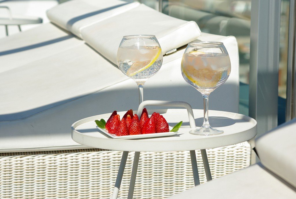 ¿Estás de vacaciones? No puedes perderte un momento de #relax en <a href="/theclockterrace/">The Clock Terrace</a> 
.
.
.
You’re on Holidays? You can’t miss a #relaxing moment at <a href="/theclockterrace/">The Clock Terrace</a> 
.
.
.
#cataloniahotels #catalonia #hotels #holidays #summer #august #chilling #ginandtonic #strawberry #balibed #sun