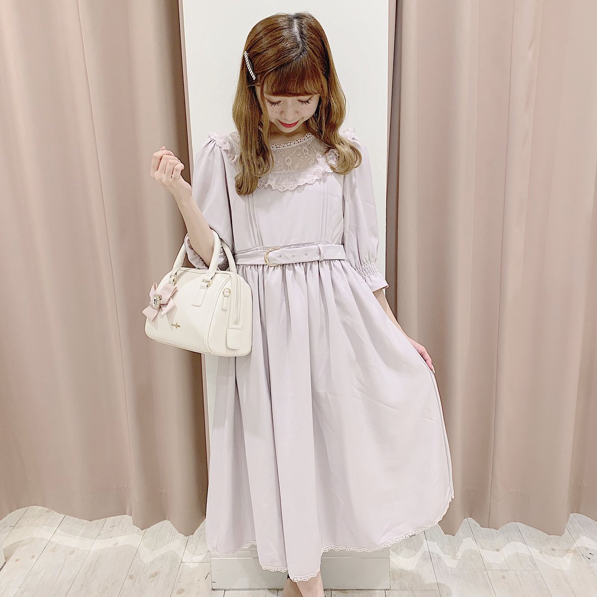 Evelyn على تويتر Evelyn 渋谷109店 New One Piece 新作の レース切替ロングop 淡いピンクに デコルテの透け感 レース 1枚で大人可愛いワンピース 五分袖なので 幅広い季節に着ていただけます ノベルティのバッグと合わせれば さらに女の子らしい