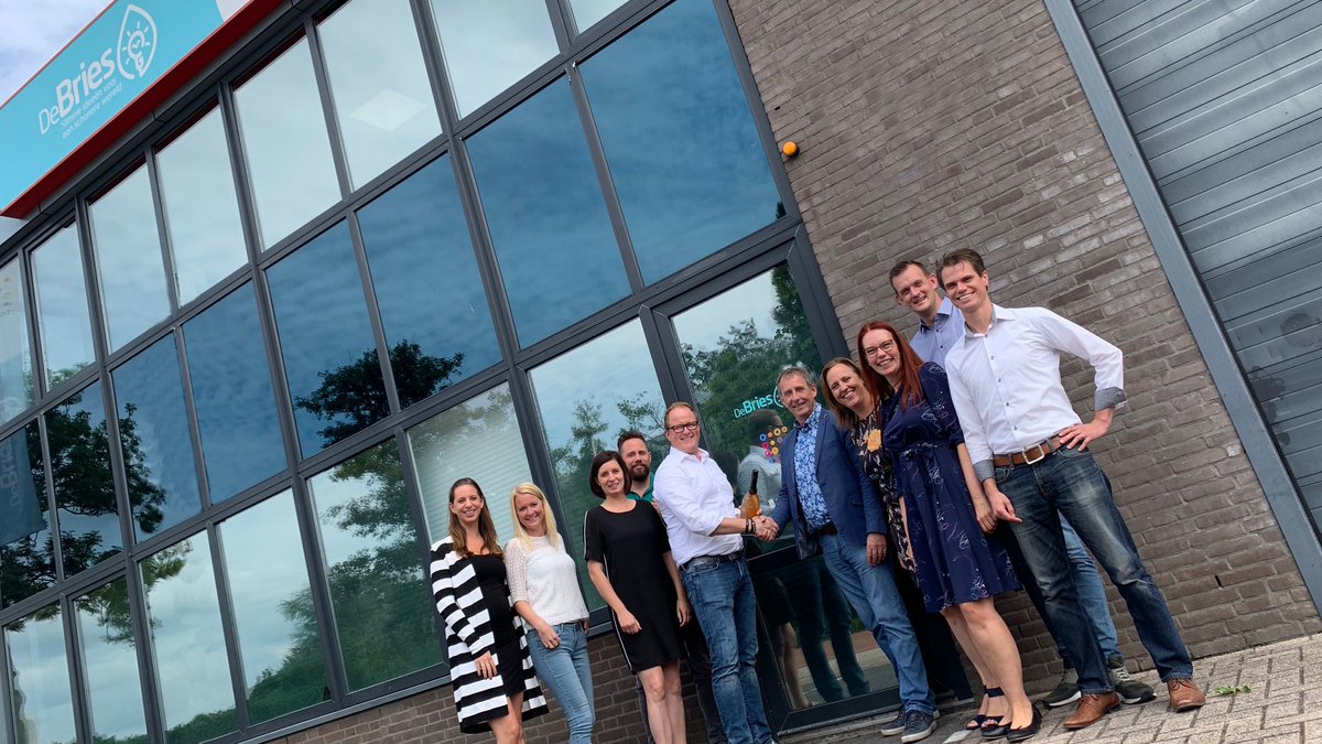 onsburo en De Bries <a href="/slimmeideeen/">DeBries</a> uit #Eindhoven bundelen krachten samen! De fusie past uitstekend in de strategie om verder te groeien en een sterke positie te ontwikkelen met een blijvende focus op het circulaire gedachtegoed en het duurzame karakter. onsburo.eu/de-bries-en-on…