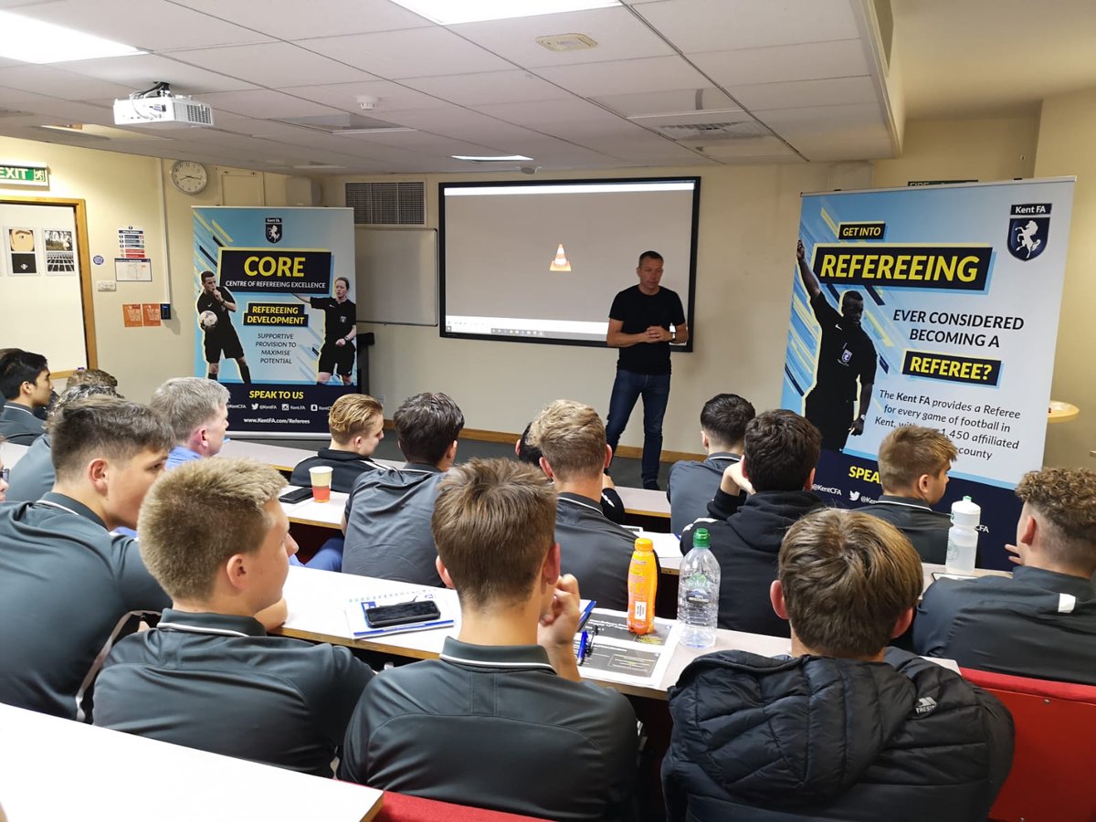 SportsLab_CCCU's tweet photo. Excellent session to be involved with last night on positioning &amp; anticipation for Football Referees in Kent. Delivered by @premierleague referee Kevin Friend.  

Thank you!
@eastkentrsg 
@KentFA https://t.co/rms93jOrHQ