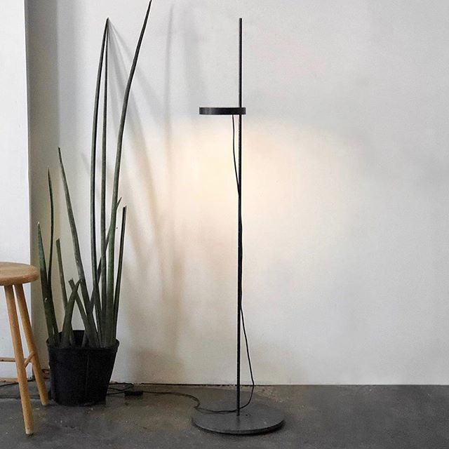 E15furniture's tweet image. Adjustable and dimmable floor light PALO with Nero Marquina marble base - photo by @charlieschuck #e15 #dimmable #floorlight #palo #e15furniture ift.tt/2ZTY6om