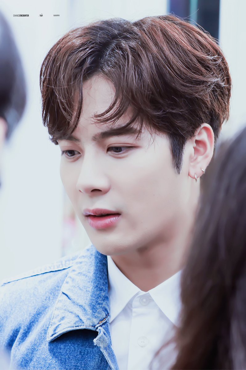 Encounter852's tweet photo. Forget the time 😂
#FENDIxJacksonWang
#FendiRoma
#잭슨 #王嘉爾 #TEAMWANG #JACKSONWANG https://t.co/FvrMZ71fhA