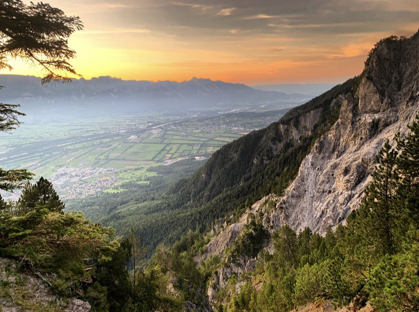 BiancaBroder's tweet photo. #sunset #mountains #beautifulplace https://t.co/h1D6Az6RNP