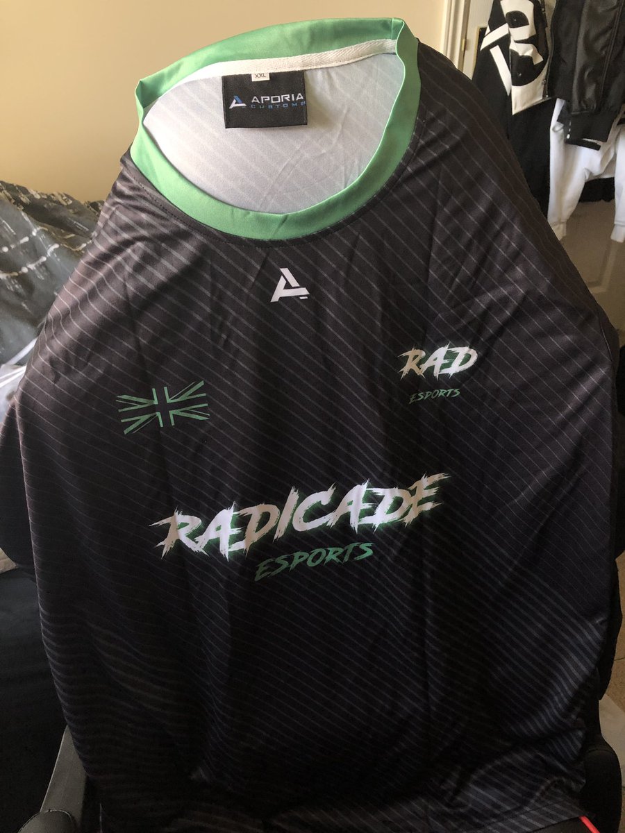 xL3G3ND6's tweet photo. Let’s gooo. Team jerseys have arrived, just in time for @FACEITHalo 

Huge shoutout to @RadicadeEsports and @AporiaCustoms for hooking us up with these sick, long sleeve jerseys.

Can’t wait for the event💪🏻 https://t.co/P1O4IlPLky