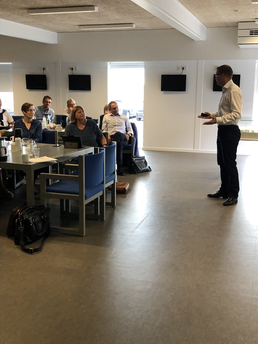 christianboel67's tweet photo. Nyder muligheden for at inspirere gode kolleger fra koncernledelsen @rsyddanmark på besøg med gode eksempler på hvordan vi arbejder på at forbedre SUV @Reg_Nord #sundpol @JaneKraglund @SorenHjortshoj #videndeling https://t.co/cMqsuloeYD