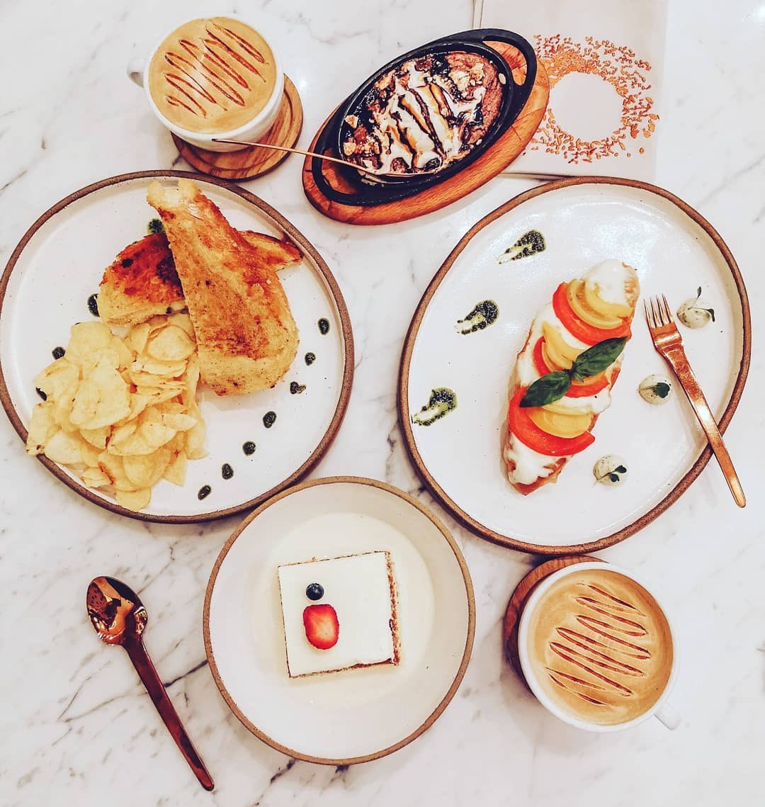 TheDubaiMall's tweet photo. The best times are with family and friends, the best taste is the taste of home. This Eid, make new memories at @Home_Bakery in #TheDubaiMall 🌸 #TDMEid
📸 @blondebedouin https://t.co/eS0HhBGCWT