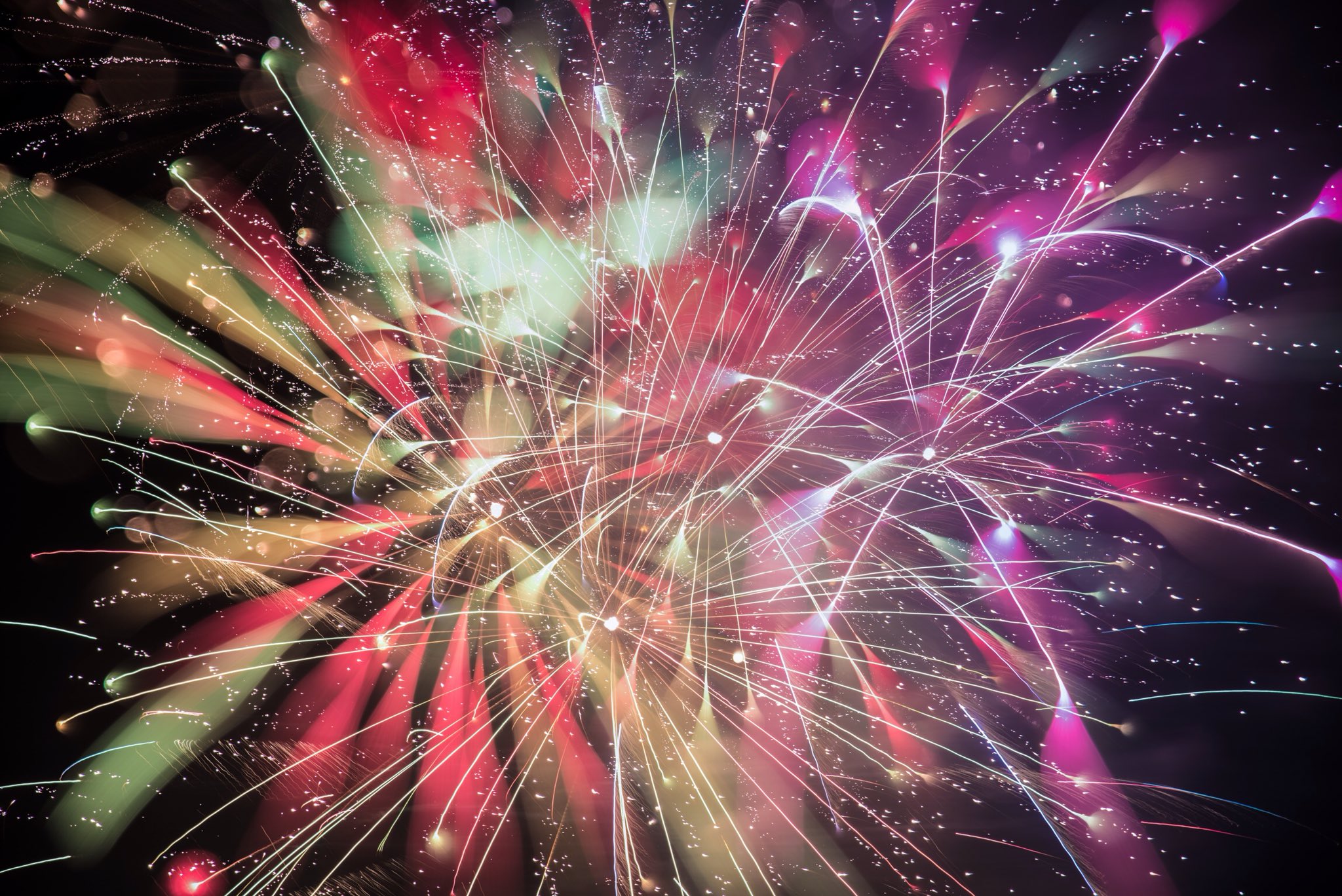 Ryo Tajima 撮り方1つで色々アート系花火 1 一瞬ピントずらした花火 2 水玉ドット花火 3 矢印花火 4 涙ボケ 花火 Pashadelic 東京カメラ部 花火 T Co D6qwsxljg3 Twitter